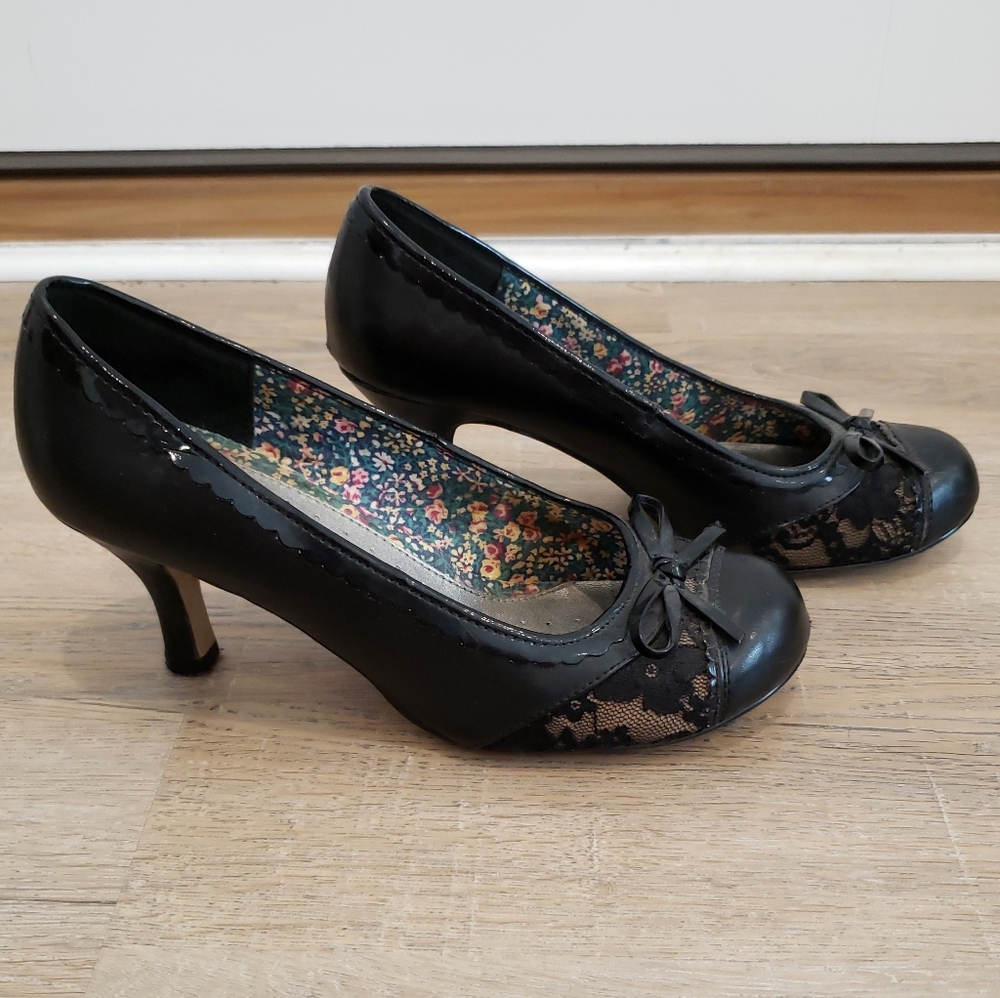 Black Mudd Carolyn Heels